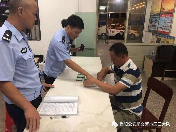 潮汕一校車被舉報!為了趕時間便逆向行駛的行為讓人后怕! 潮汕一校車被舉報!為了趕時間便逆向行駛的行為讓人后怕!