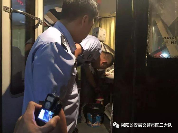 潮汕一校車被舉報!為了趕時間便逆向行駛的行為讓人后怕! 潮汕一校車被舉報!為了趕時間便逆向行駛的行為讓人后怕!