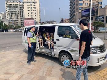 未取得校車標牌、超員、未隨車攜帶駕駛證 漳州一“黑校車”被罰萬元并扣分扣車 未取得校車標牌、超員、未隨車攜帶駕駛證 漳州一“黑校車”被罰萬元并扣分扣車