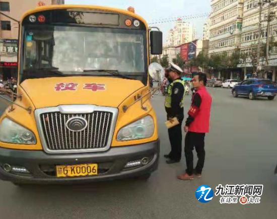 德安交警多舉措加強校車安全管理 德安交警多舉措加強校車安全管理