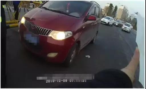 面包車充當校車超員運送學生,必須重罰! 面包車充當校車超員運送學生,必須重罰!