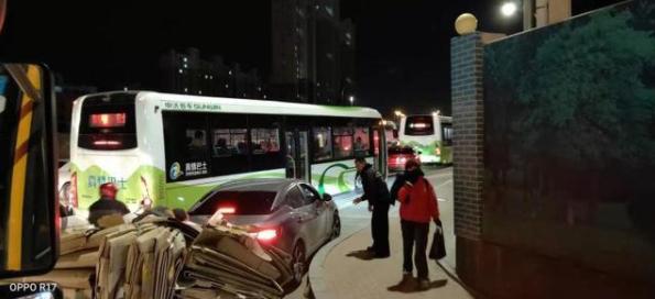 150包月接送,這樣的“校車”,你敢讓孩子坐嗎? 150包月接送,這樣的“校車”,你敢讓孩子坐嗎?