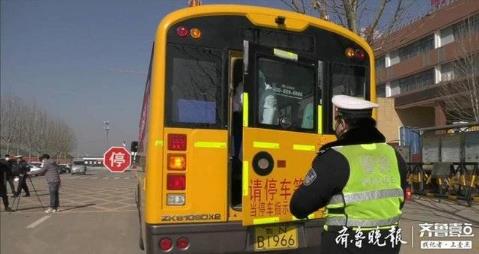 模擬開學!德州尚德小學開展疫情防控校車應急演練 模擬開學!德州尚德小學開展疫情防控校車應急演練