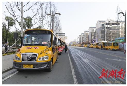 汨羅:校車集中防疫消毒 整裝待發“護航”上學路 汨羅:校車集中防疫消毒 整裝待發“護航”上學路