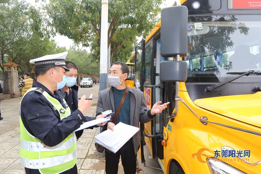 厚街:315輛校車今起集中接受“體檢” 202042141010.jpg